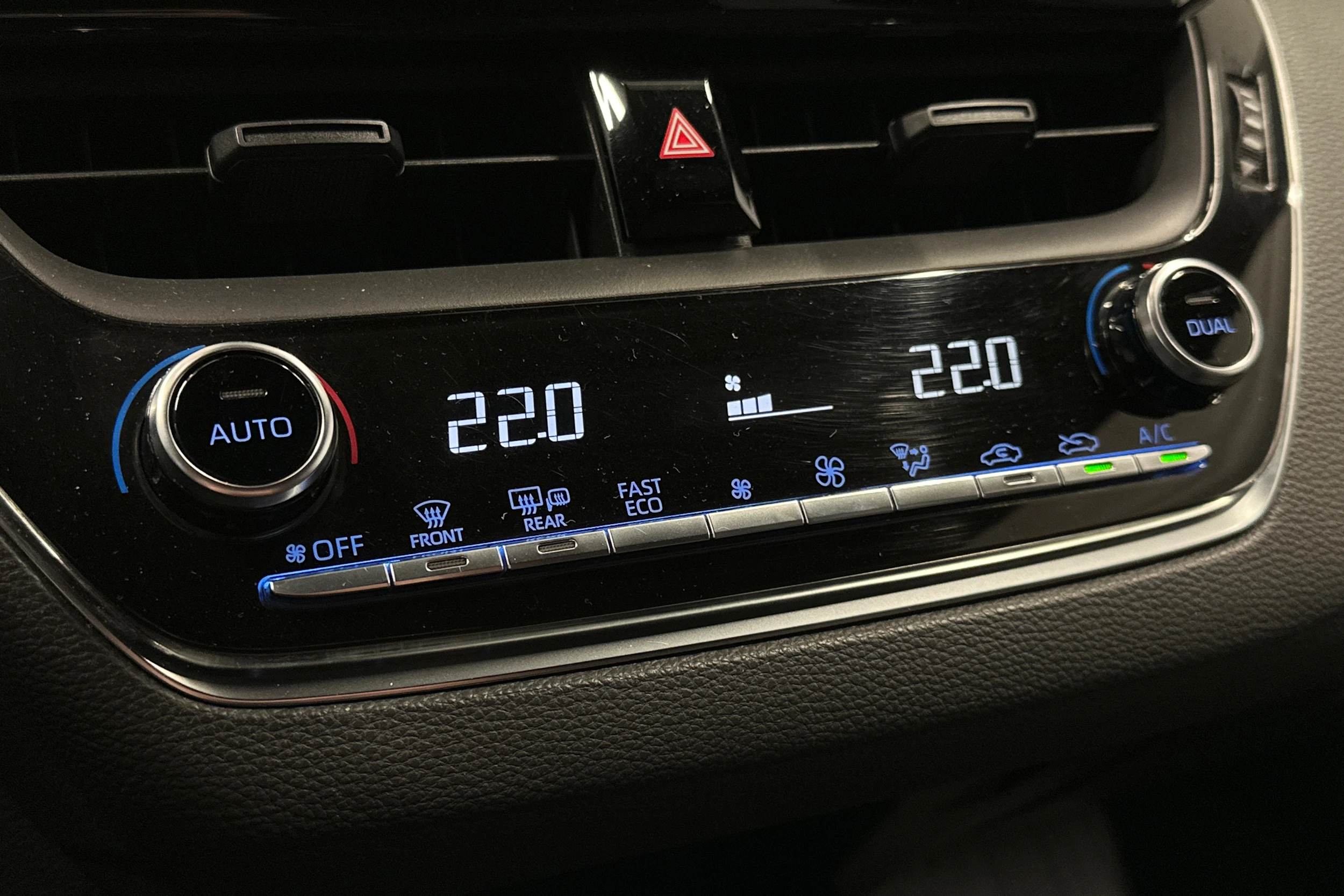 valkoinen Toyota Corolla 2019 kuva 22.