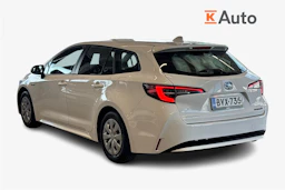 Valkoinen Toyota Corolla 2019 kuva 2.