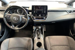 Valkoinen Toyota Corolla 2019 kuva 9.