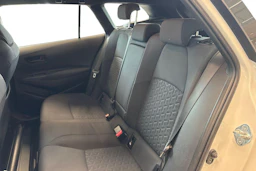 Valkoinen Toyota Corolla 2019 kuva 11.