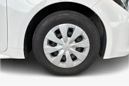 Valkoinen Toyota Corolla 2019 kuva 12.