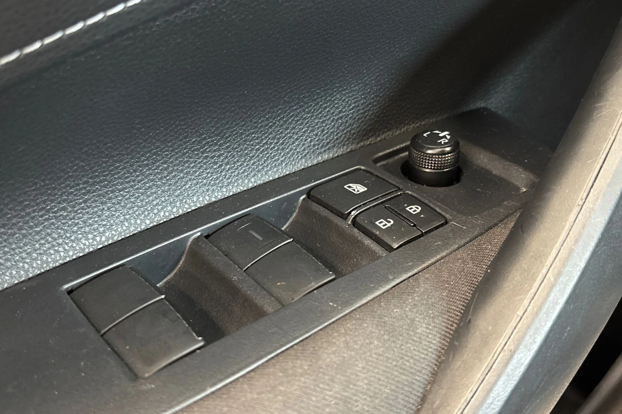 Valkoinen Toyota Corolla 2019 kuva 16.