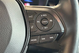 Valkoinen Toyota Corolla 2019 kuva 18.