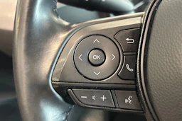 Valkoinen Toyota Corolla 2019 kuva 19.