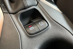 Valkoinen Toyota Corolla 2019 kuva 20.