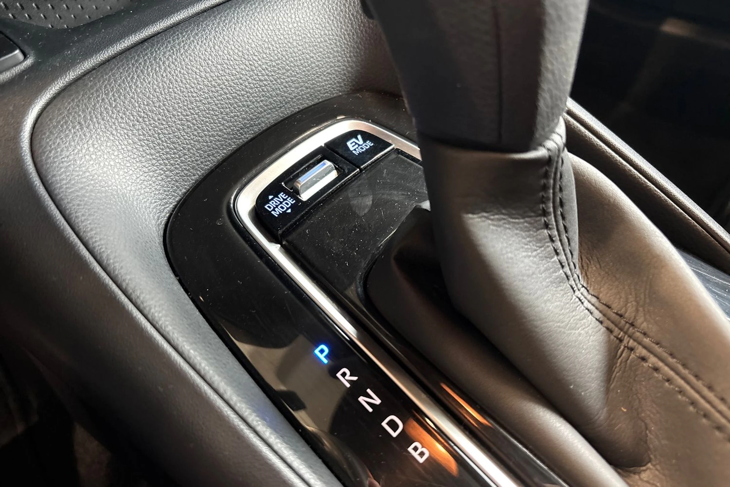 Valkoinen Toyota Corolla 2019 kuva 21.