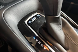 Valkoinen Toyota Corolla 2019 kuva 21.
