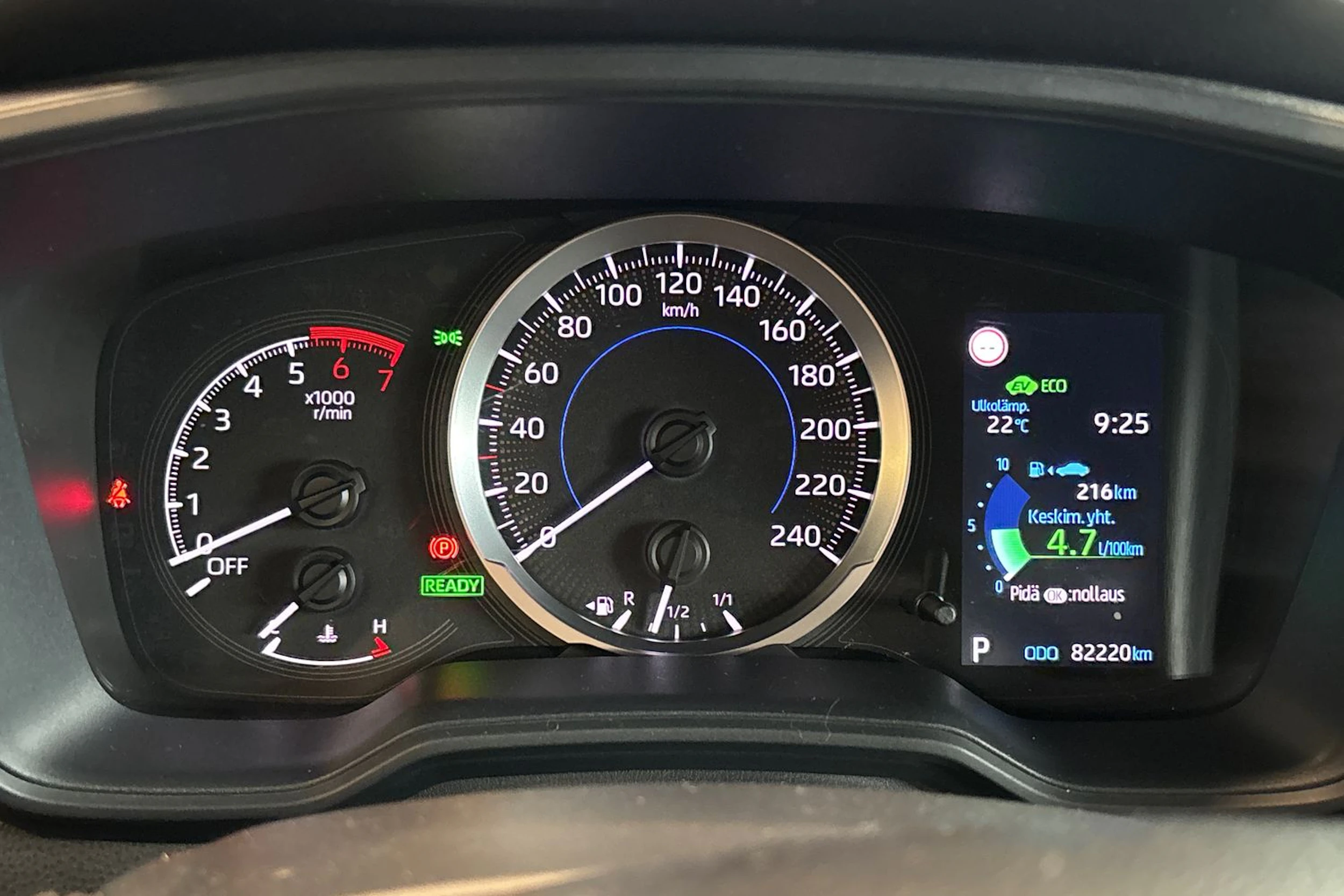 Valkoinen Toyota Corolla 2019 kuva 25.