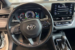Valkoinen Toyota Corolla 2019 kuva 26.