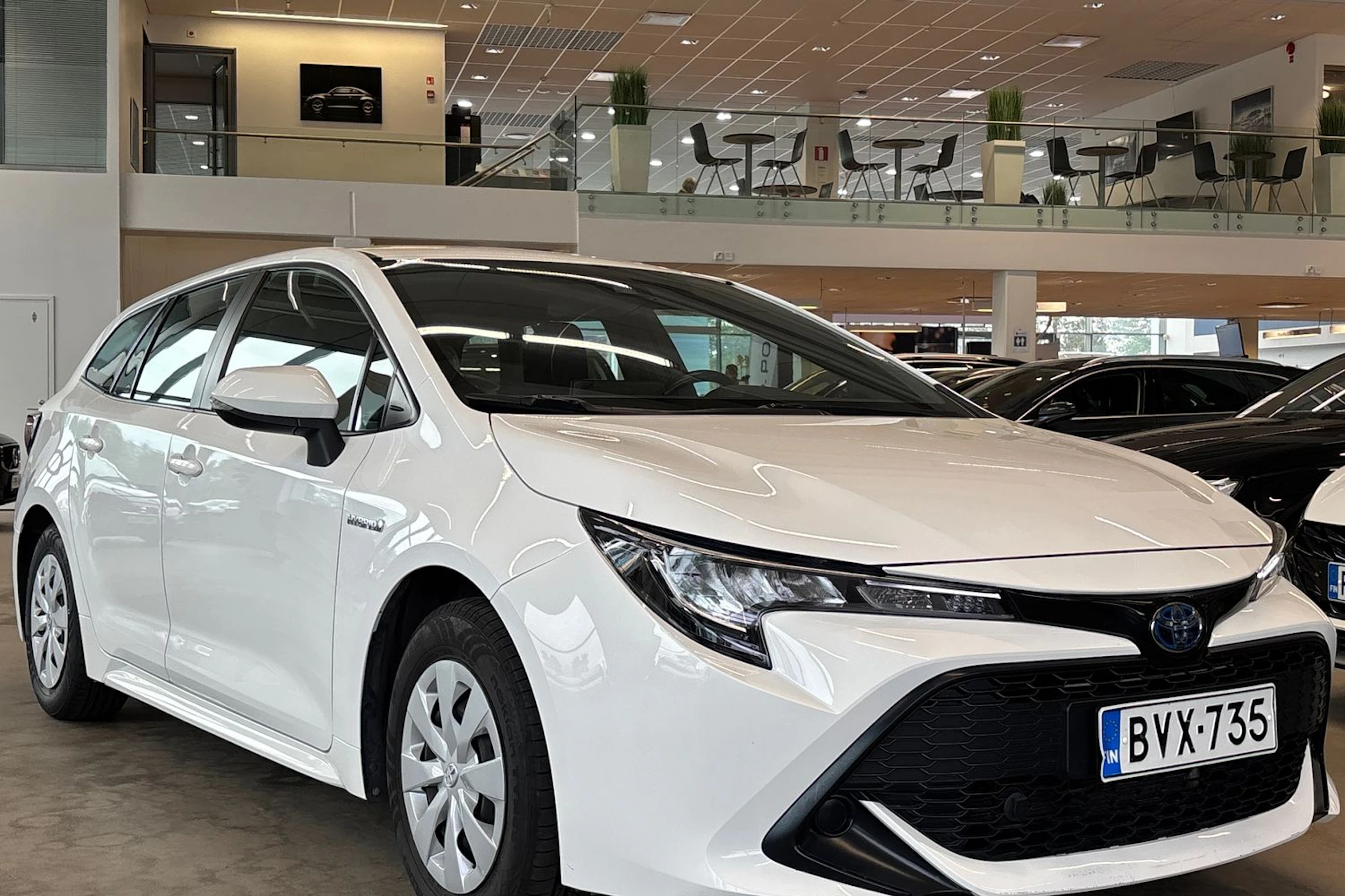 Valkoinen Toyota Corolla 2019 kuva 27.