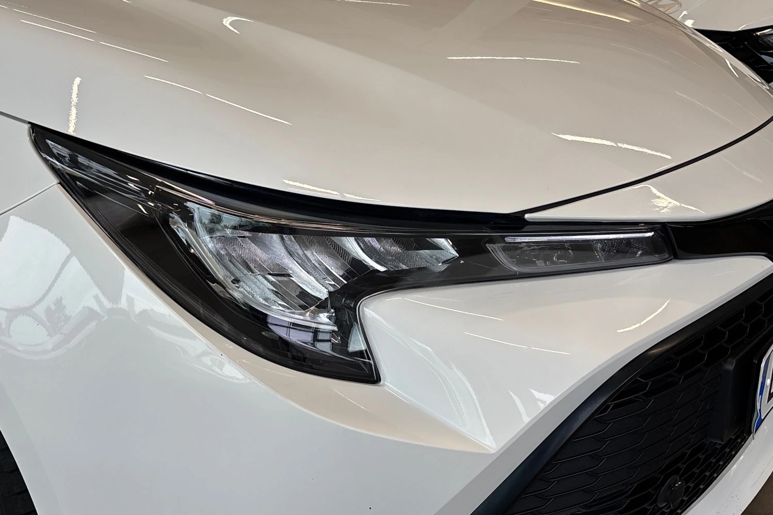 Valkoinen Toyota Corolla 2019 kuva 28.