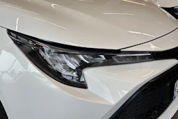 Valkoinen Toyota Corolla 2019 kuva 28.