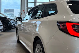 Valkoinen Toyota Corolla 2019 kuva 31.