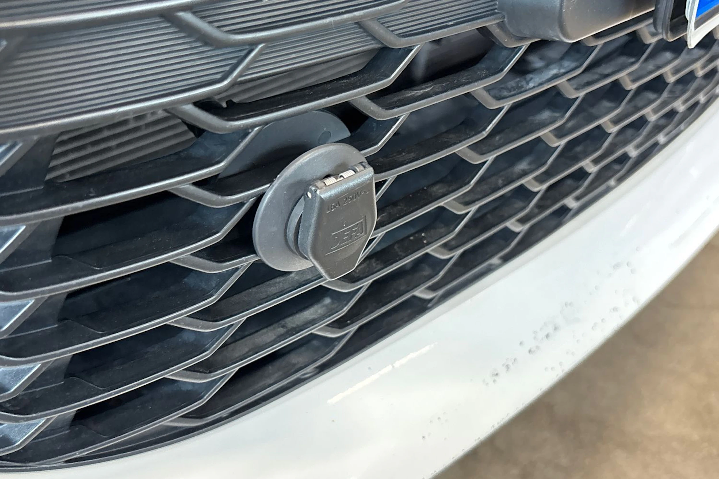 Valkoinen Toyota Corolla 2019 kuva 38.