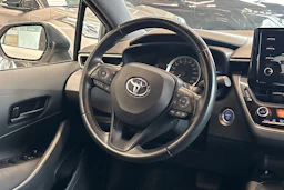 Valkoinen Toyota Corolla 2019 kuva 39.