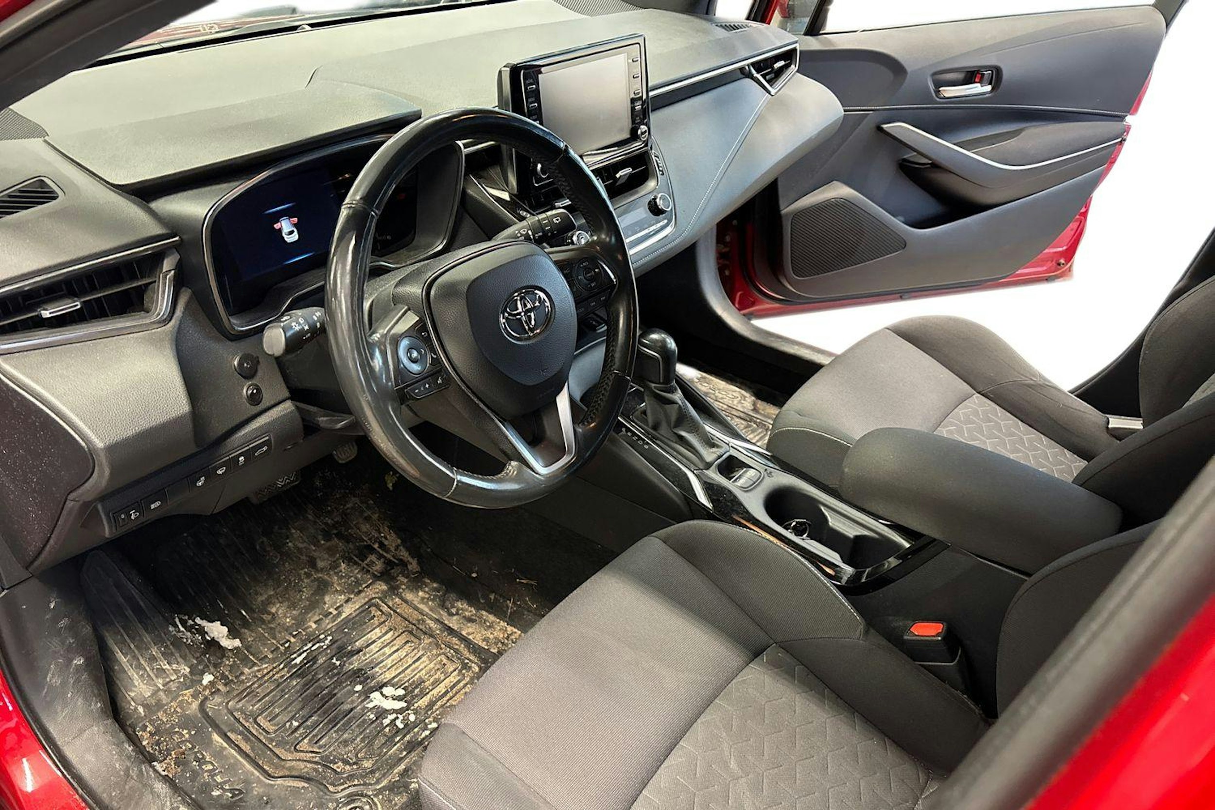 punainen Toyota Corolla 2019 kuva 3.