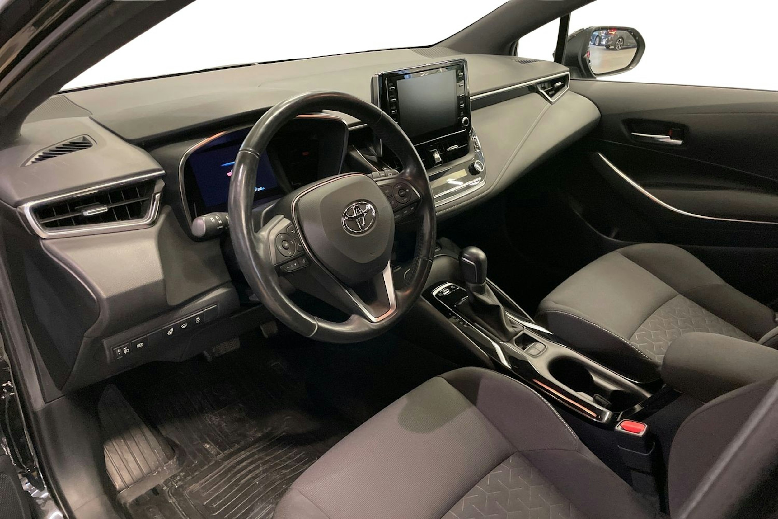 musta Toyota Corolla 2019 kuva 7.