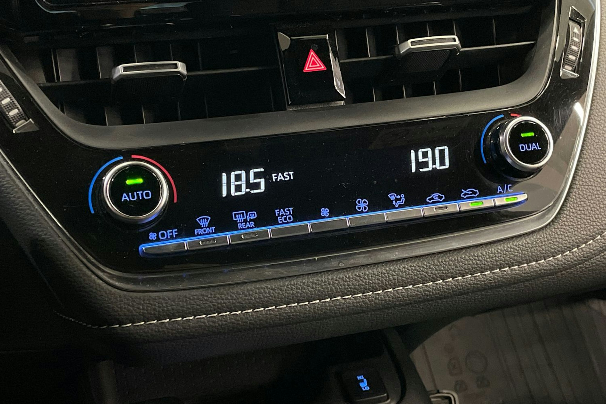 musta Toyota Corolla 2019 kuva 17.