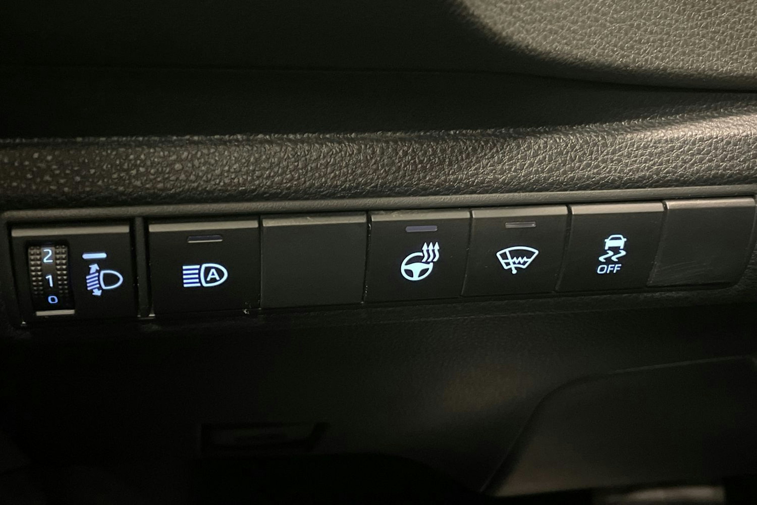 musta Toyota Corolla 2019 kuva 18.