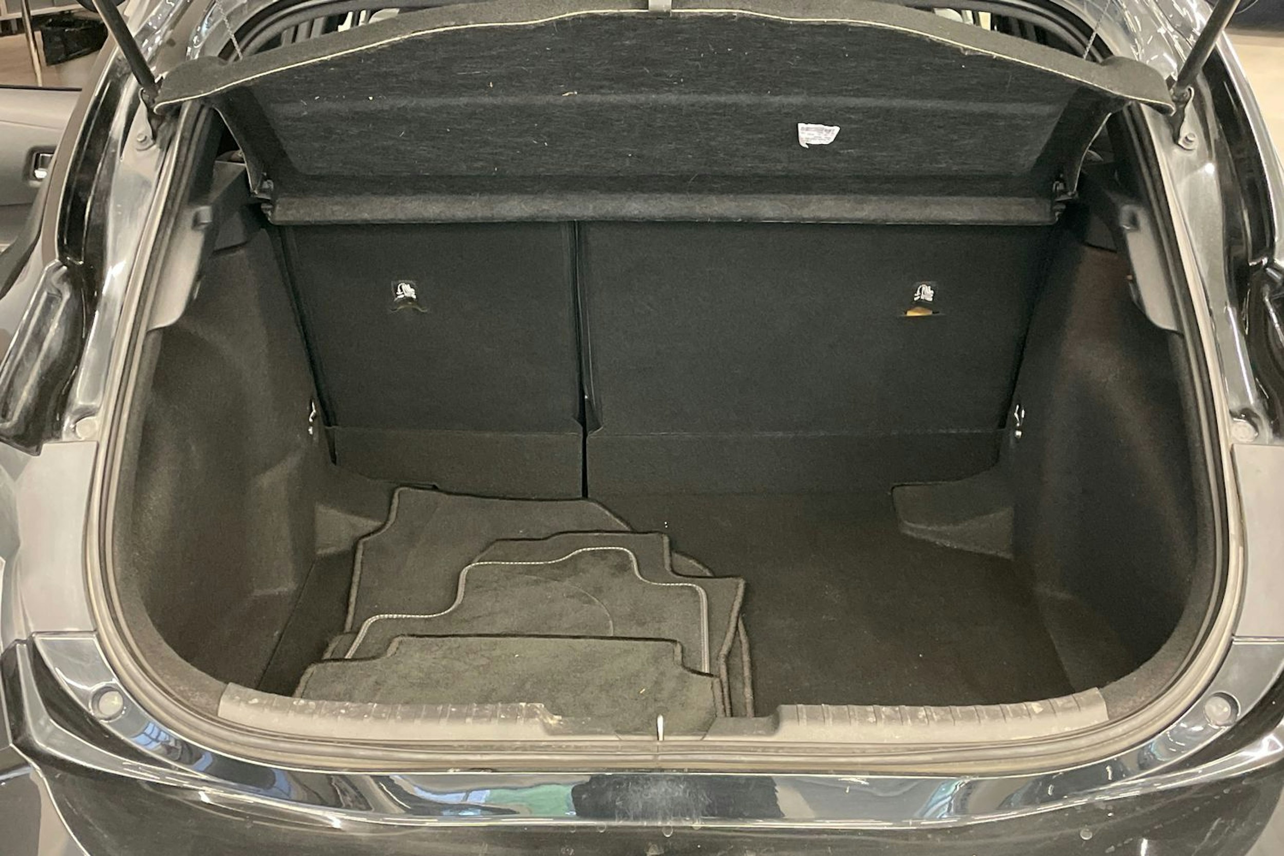 musta Toyota Corolla 2019 kuva 22.