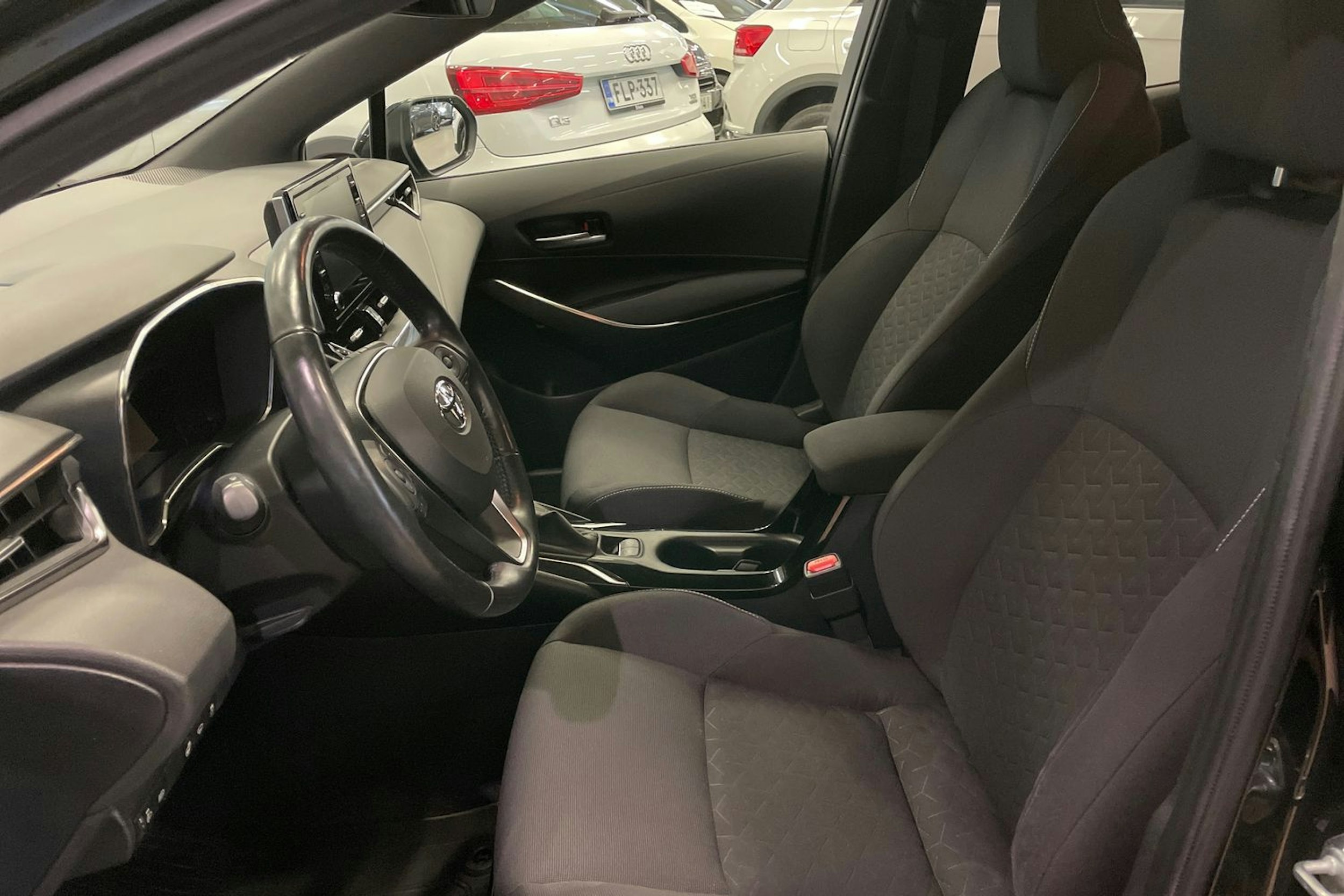 musta Toyota Corolla 2019 kuva 24.