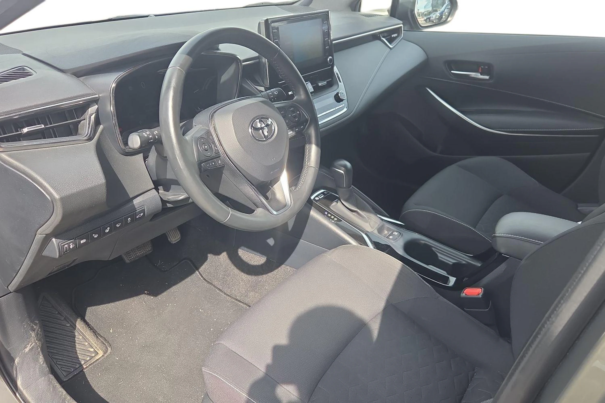 ruskea (beige) Toyota Corolla 2019 kuva 3.