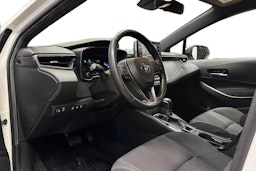 valkoinen Toyota Corolla 2019 kuva 7.