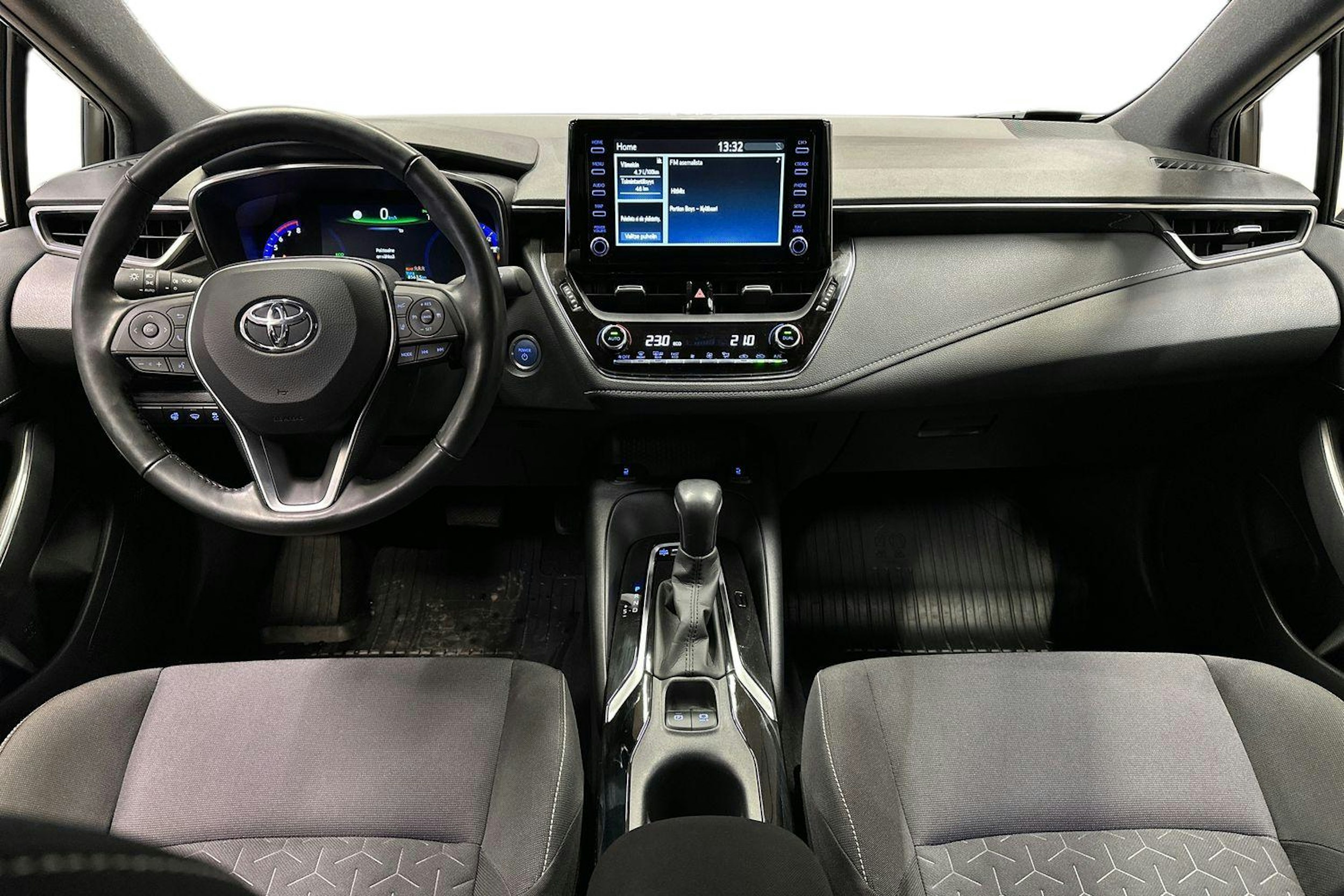 valkoinen Toyota Corolla 2019 kuva 9.