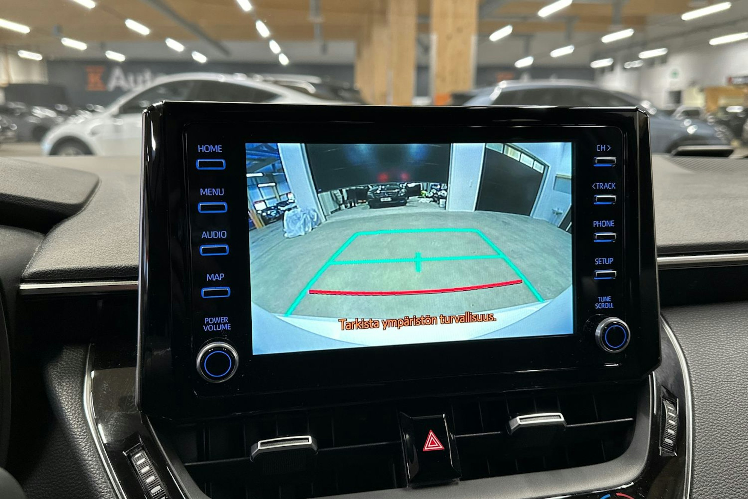 valkoinen Toyota Corolla 2019 kuva 15.