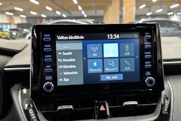 valkoinen Toyota Corolla 2019 kuva 16.