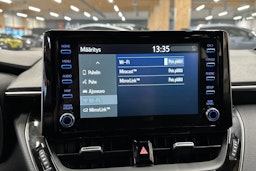 valkoinen Toyota Corolla 2019 kuva 17.