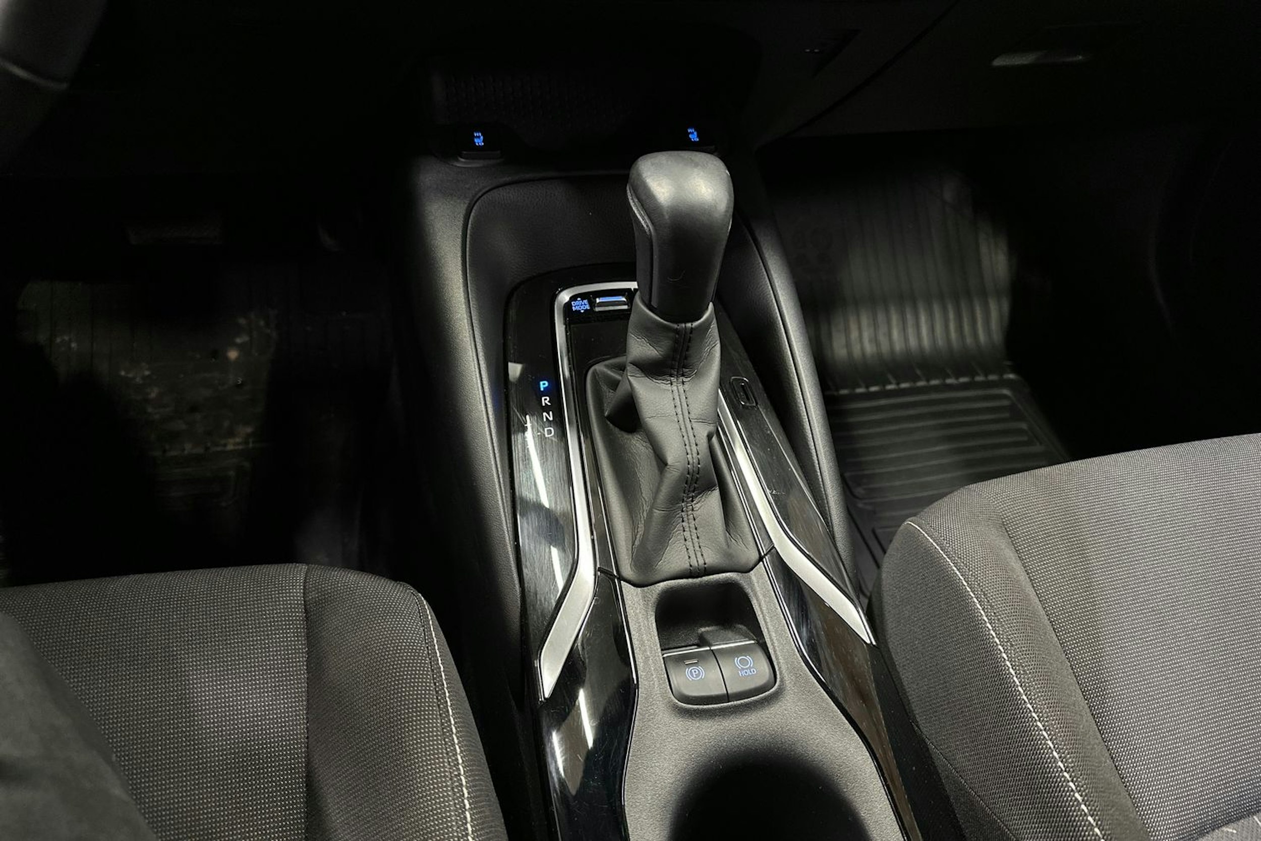 valkoinen Toyota Corolla 2019 kuva 20.