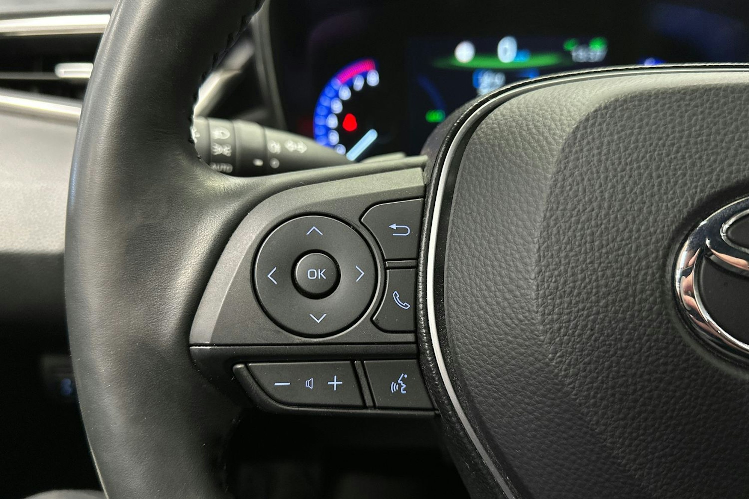 valkoinen Toyota Corolla 2019 kuva 22.