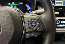 valkoinen Toyota Corolla 2019 kuva 23.