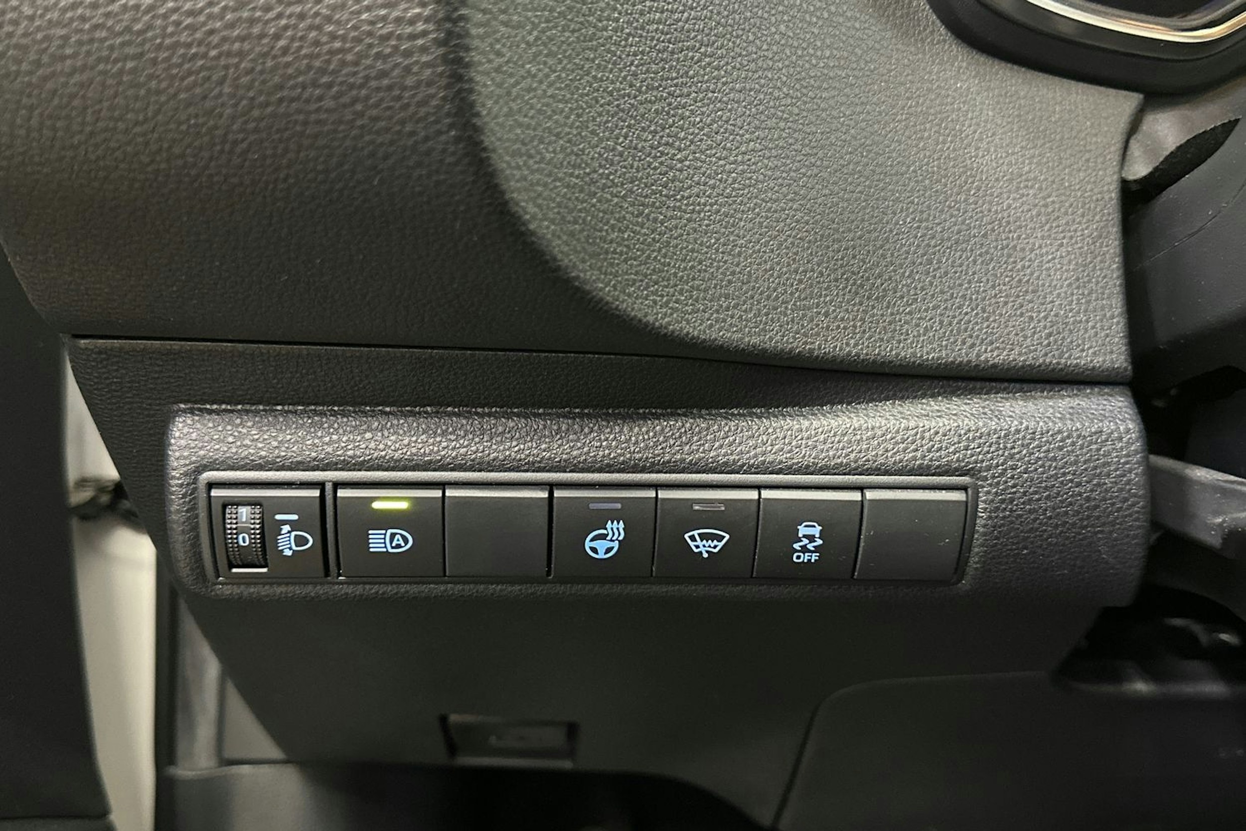 valkoinen Toyota Corolla 2019 kuva 24.