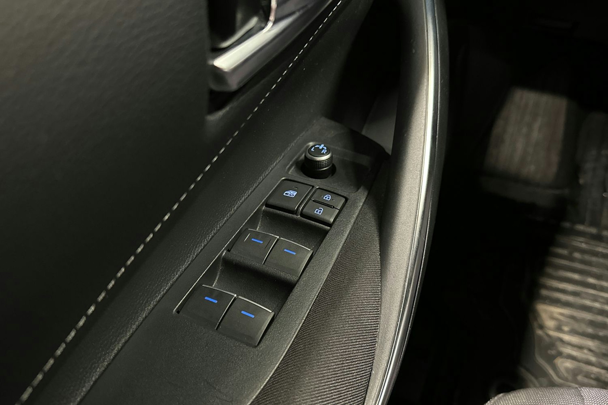 valkoinen Toyota Corolla 2019 kuva 25.