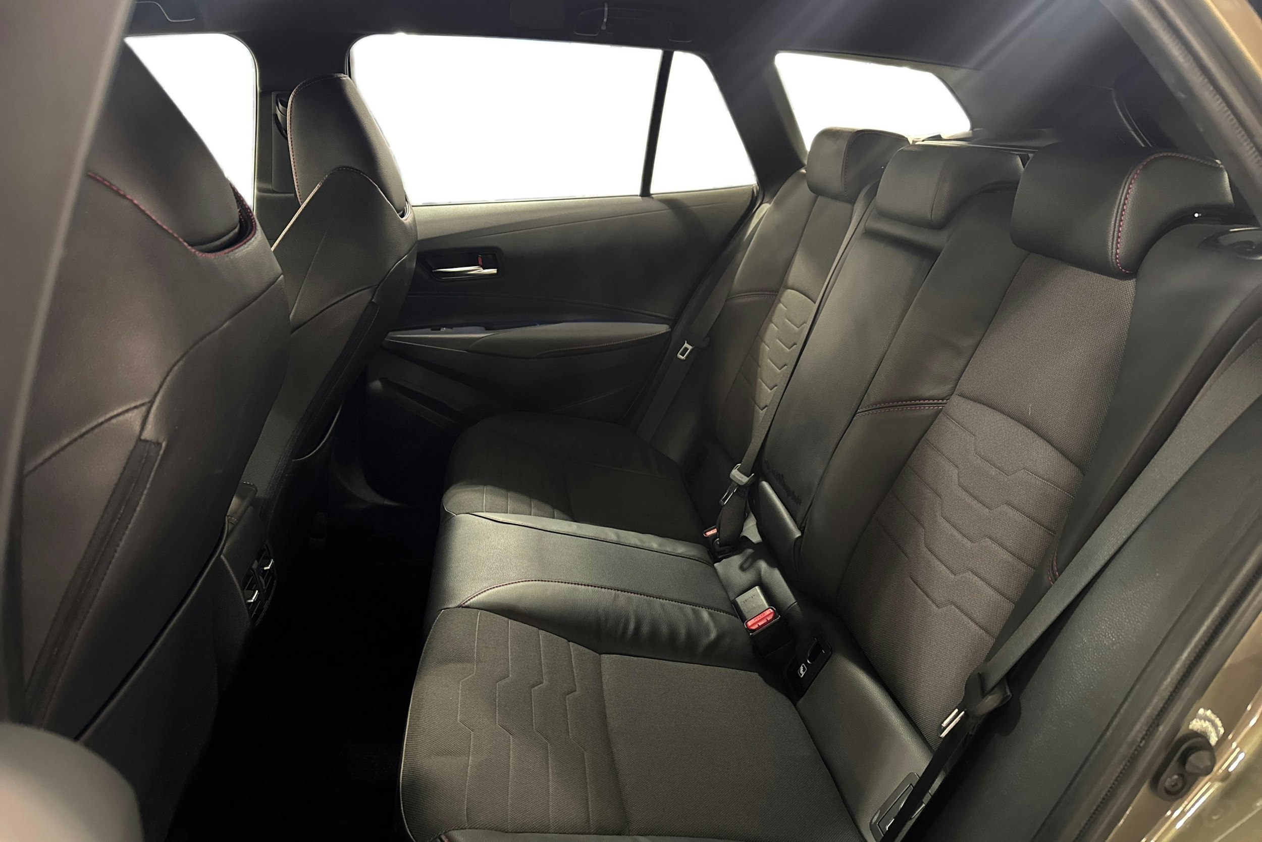 ruskea (beige) Toyota Corolla 2019 kuva 10.