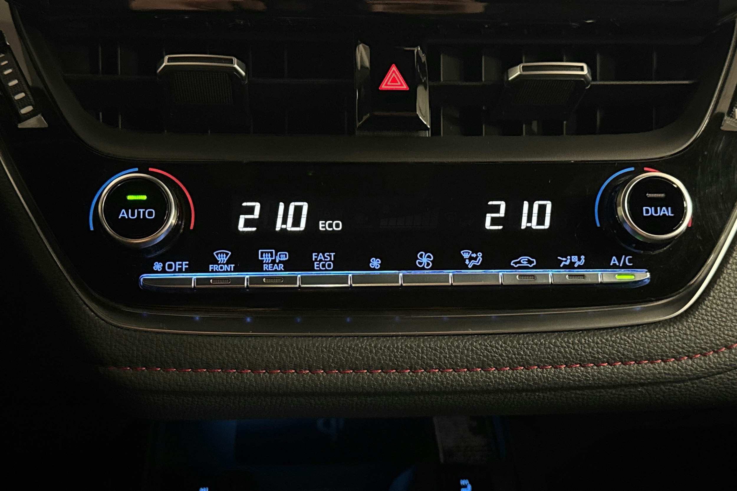 ruskea (beige) Toyota Corolla 2019 kuva 19.