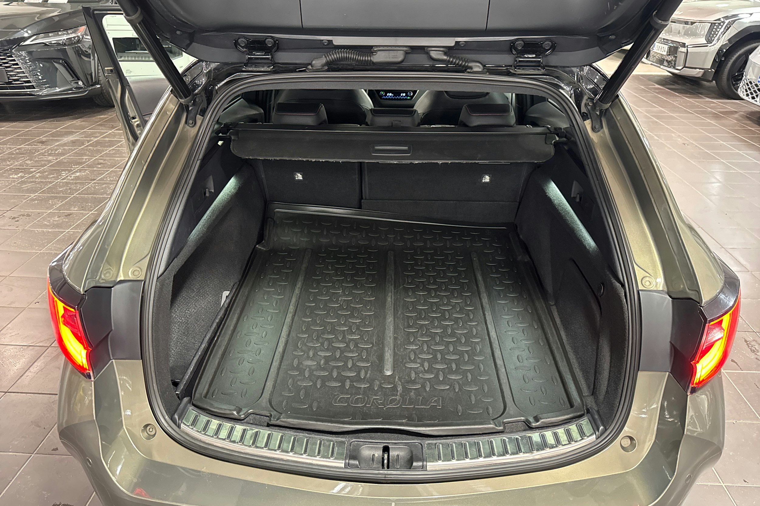 ruskea (beige) Toyota Corolla 2019 kuva 26.