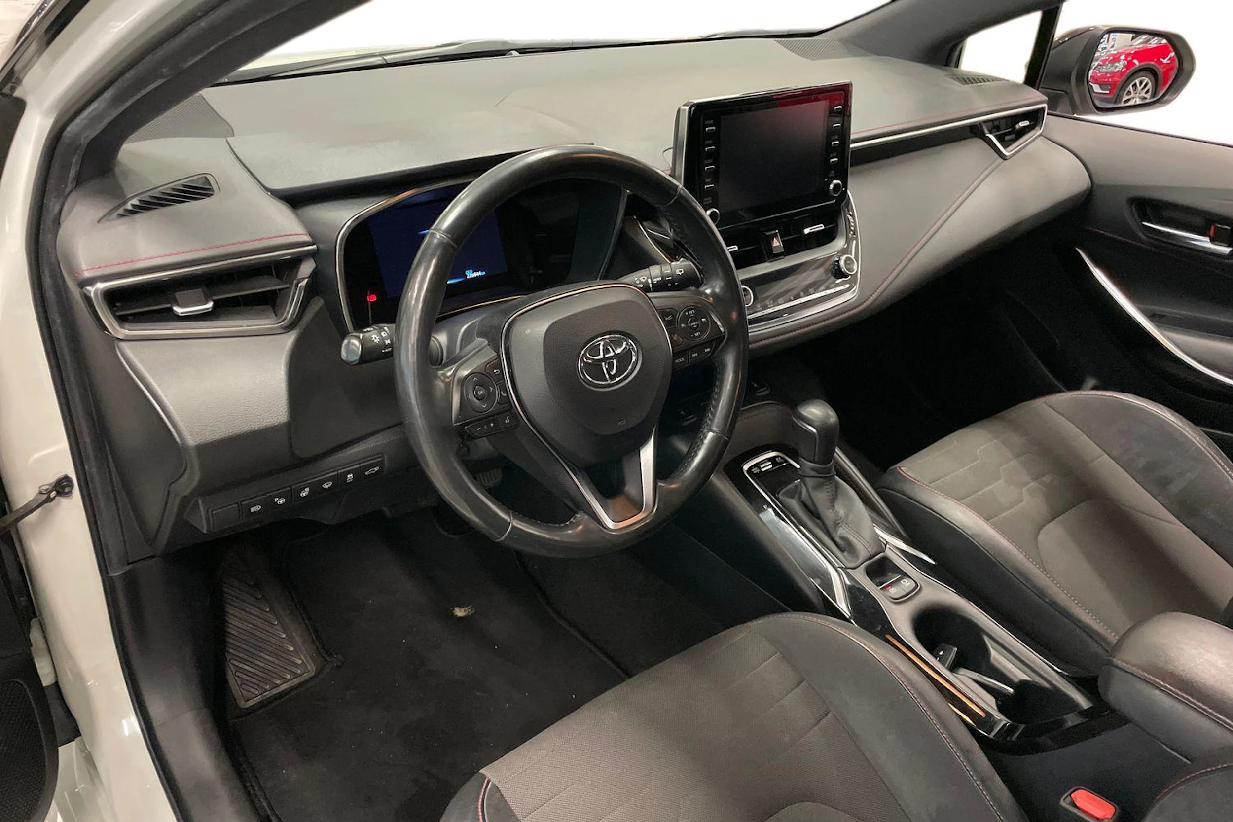 valkoinen Toyota Corolla 2019 kuva 6.