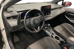 valkoinen Toyota Corolla 2019 kuva 6.