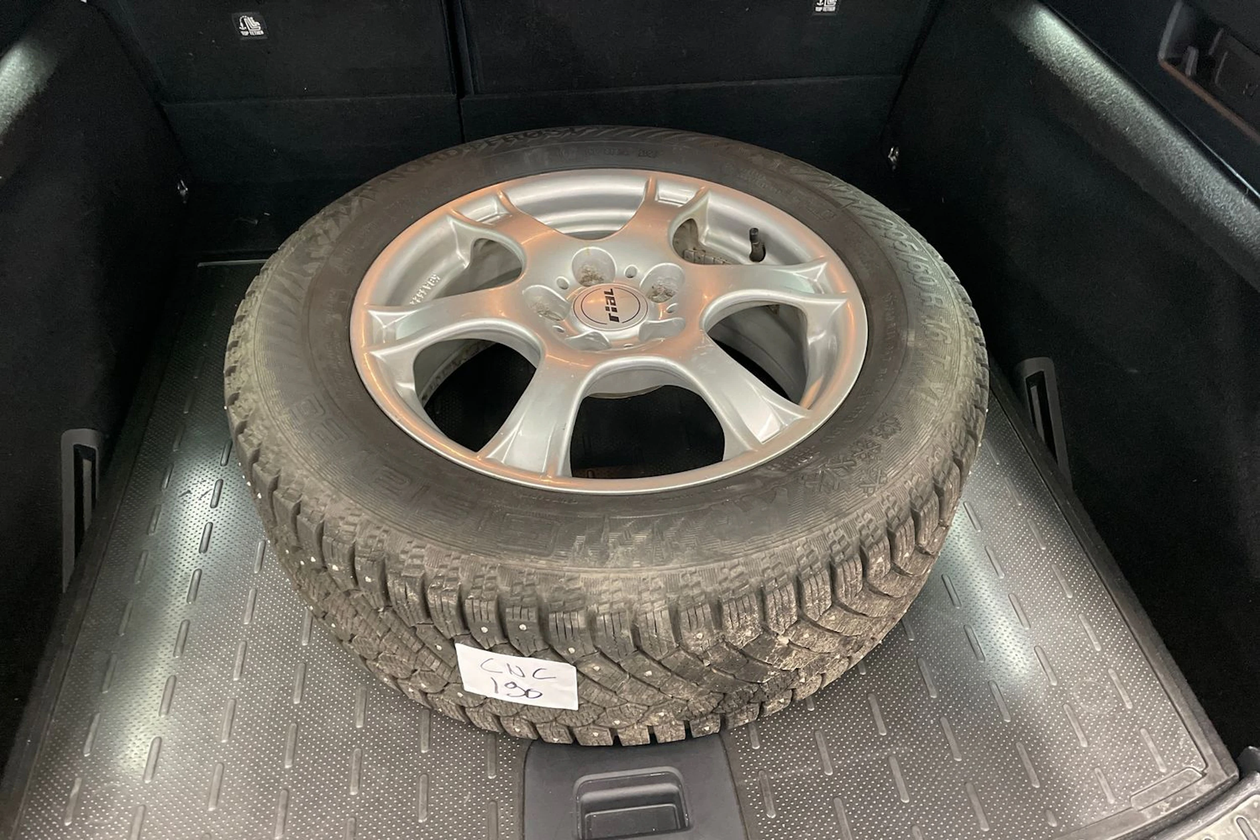 valkoinen Toyota Corolla 2019 kuva 10.