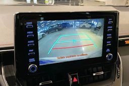 valkoinen Toyota Corolla 2019 kuva 11.