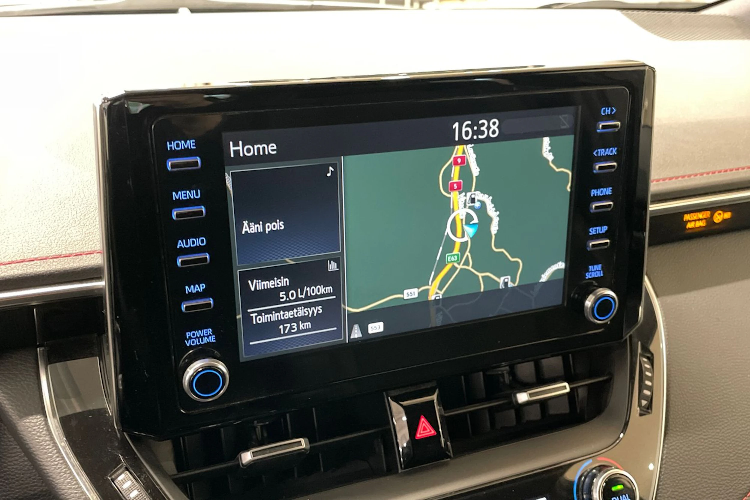 valkoinen Toyota Corolla 2019 kuva 12.