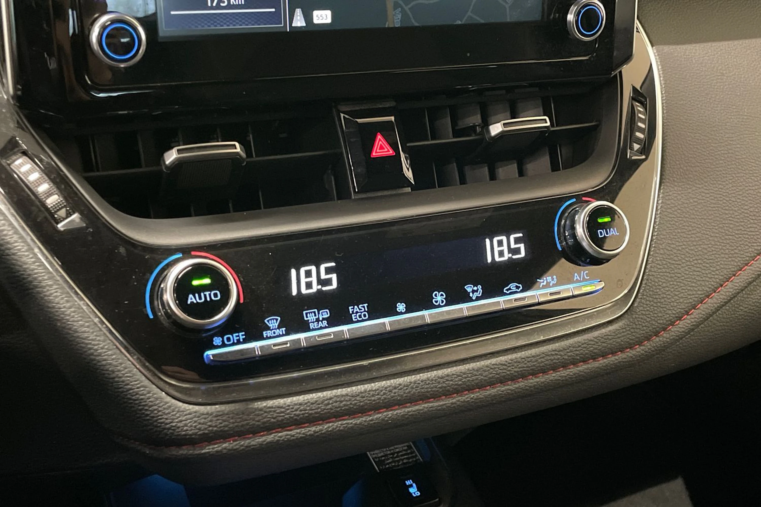 valkoinen Toyota Corolla 2019 kuva 13.