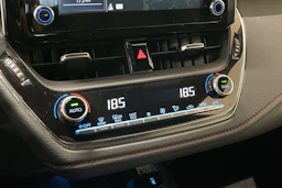 valkoinen Toyota Corolla 2019 kuva 13.