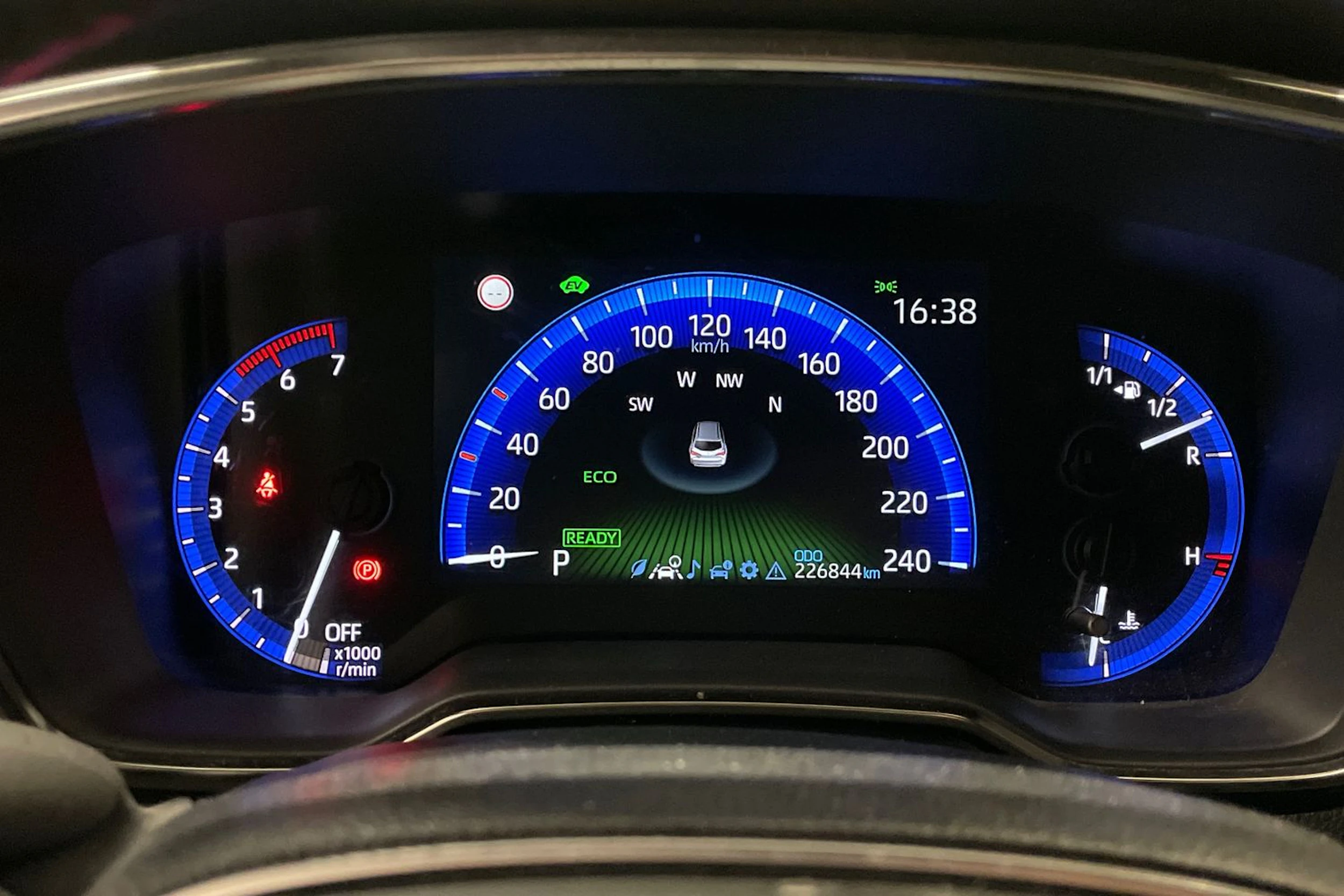 valkoinen Toyota Corolla 2019 kuva 15.