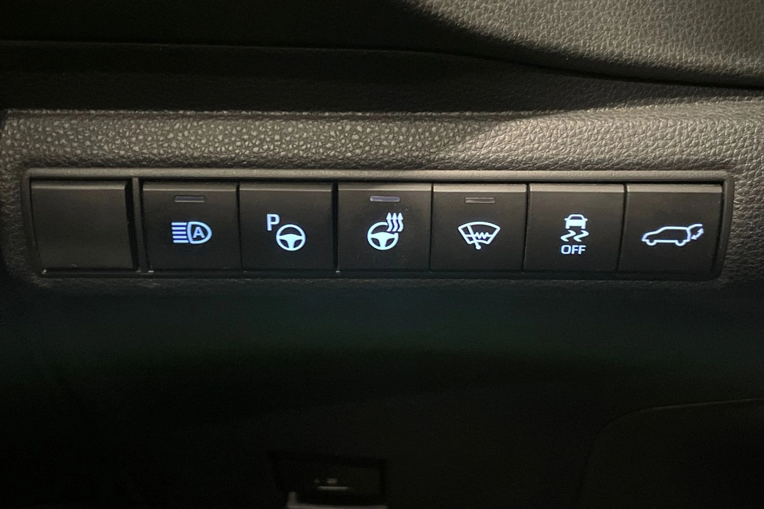 valkoinen Toyota Corolla 2019 kuva 16.