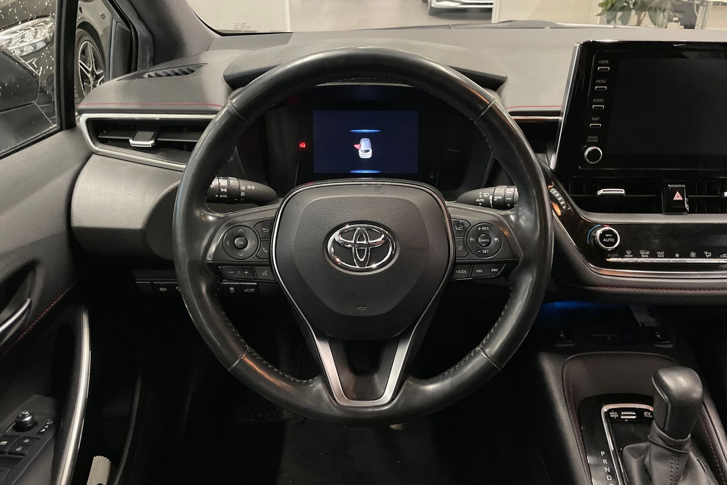 valkoinen Toyota Corolla 2019 kuva 19.