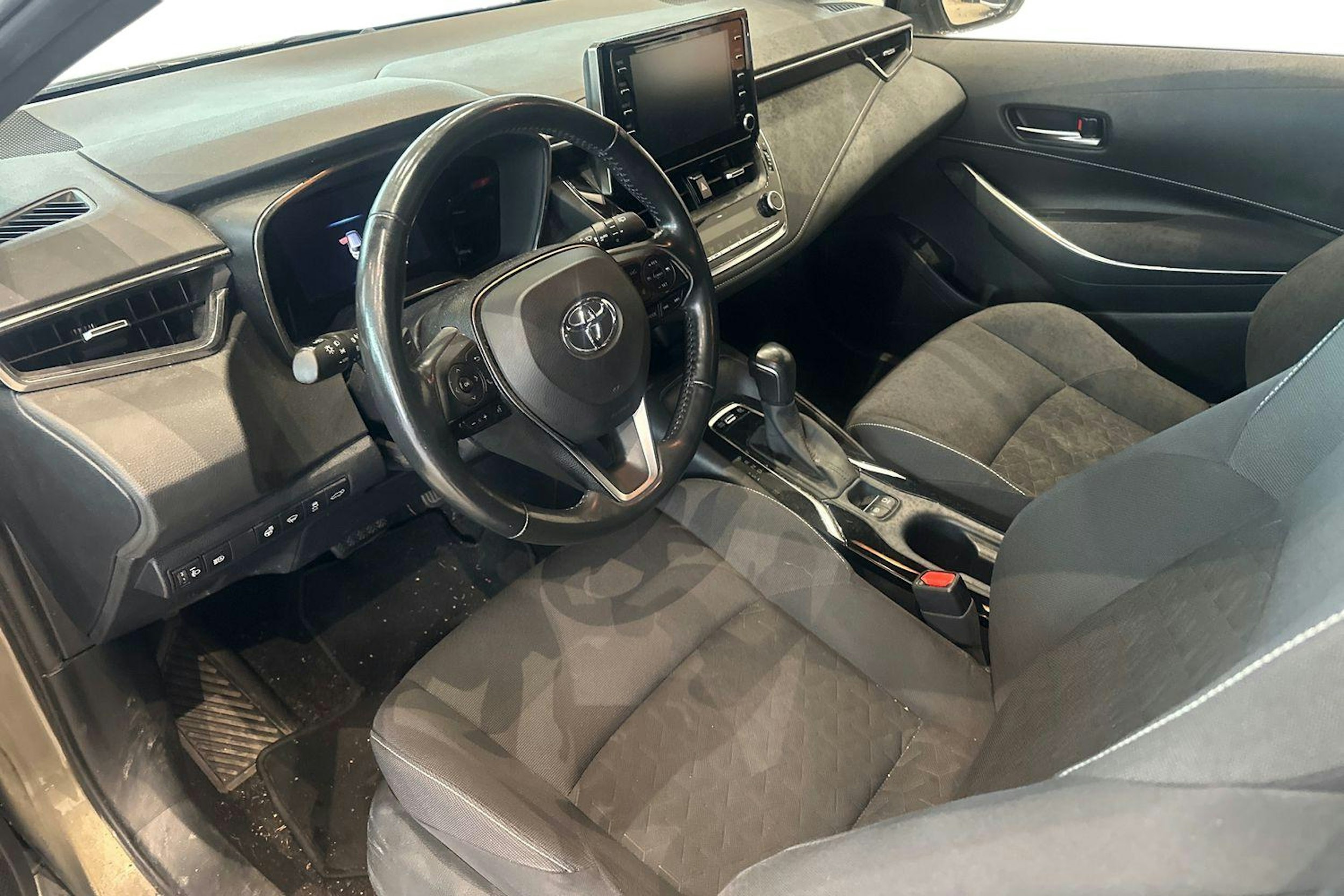 ruskea (beige) Toyota Corolla 2019 kuva 3.